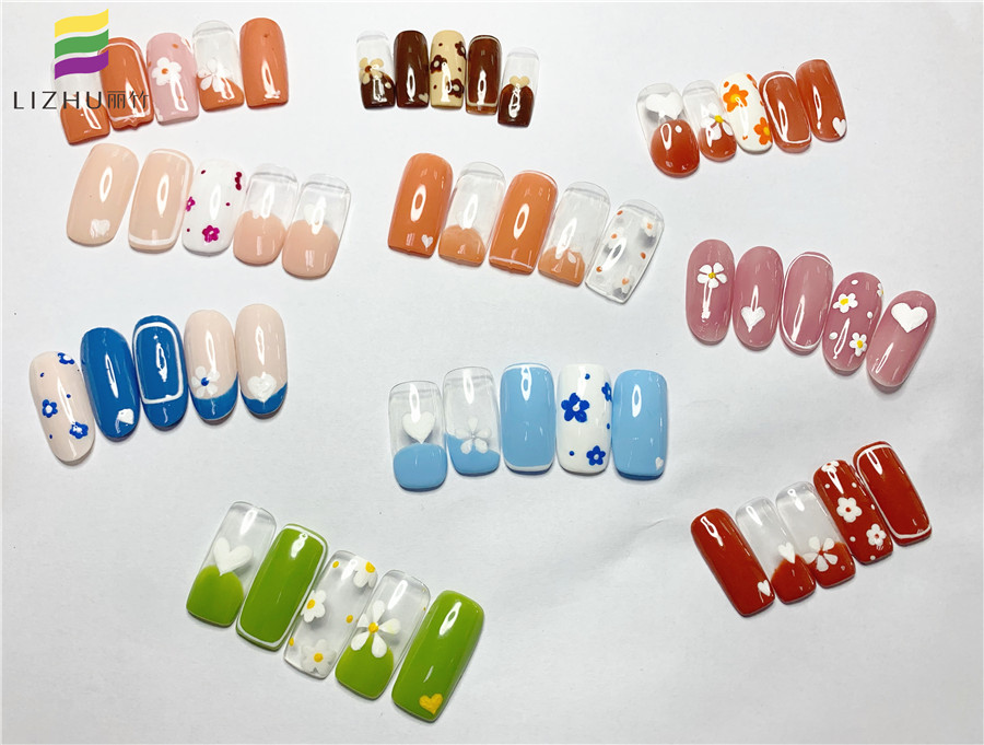 小清新彩繪花朵美甲，南寧美甲學(xué)校十大品牌作品