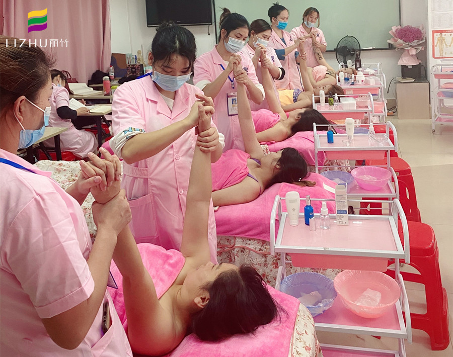 手部按摩護(hù)理方法，廣西南寧美容師培訓(xùn)課程