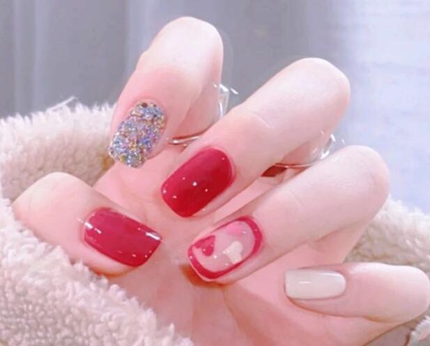 玫粉色美甲，廣西美甲學(xué)校帶你感受初戀的味道