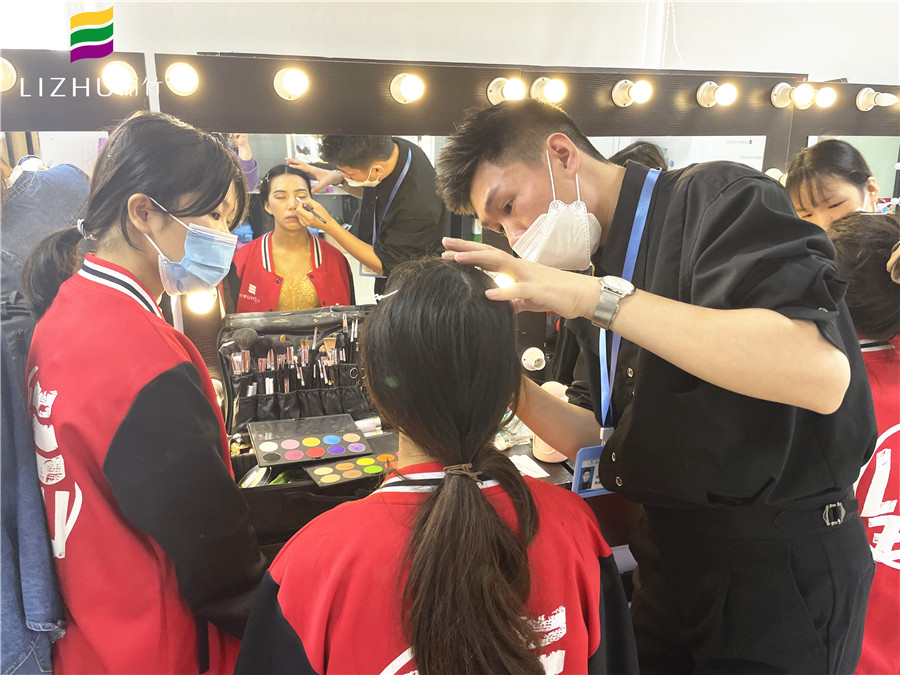 畫眼妝前要做什么？廣西學(xué)化妝基礎(chǔ)