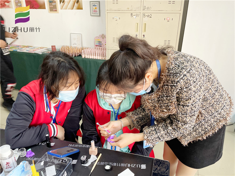 南寧美甲培訓(xùn)學(xué)校哪家好？歡迎到麗竹美甲精 英班試聽