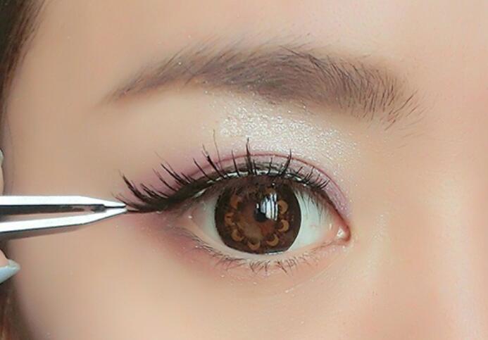嫁接睫毛有什么好處？南寧美睫紋繡學(xué)校分享