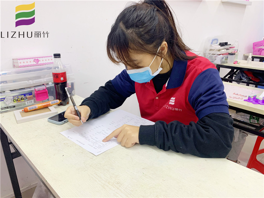 廣西美甲學校十大名校：學美甲為什么要重視理論？