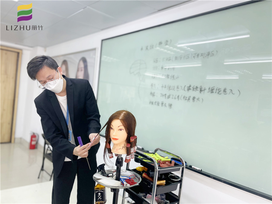 水波紋燙發(fā)實(shí)操，南寧美發(fā)職業(yè)培訓(xùn)