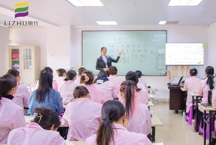 美容學理論知識重要嗎？廣西專業(yè)美容培訓告訴你