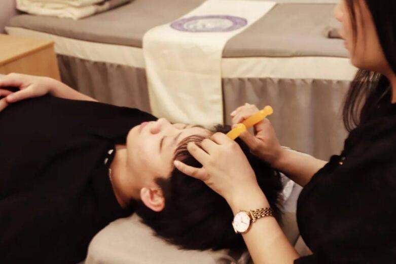 頭部撥筋的好處，南寧美容學(xué)校十大品牌課程