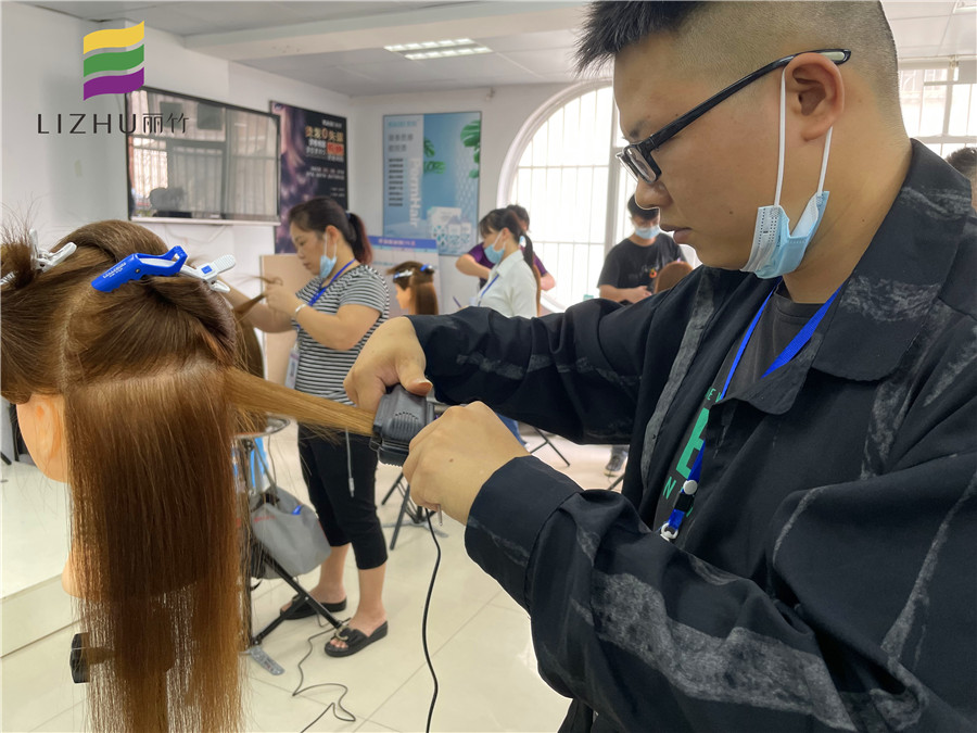 拉直發(fā)的教程知識點概括，廣西學燙染一對一教學