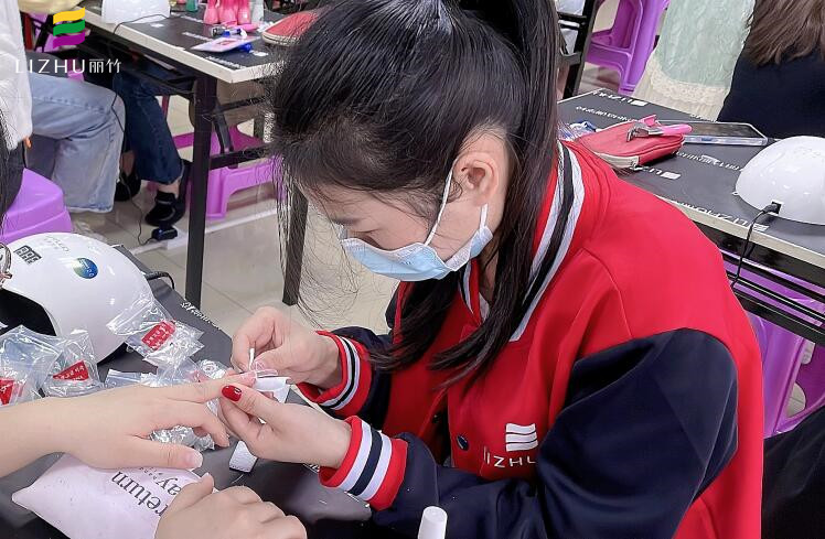 半貼甲片怎么貼？學美甲理論知識分享