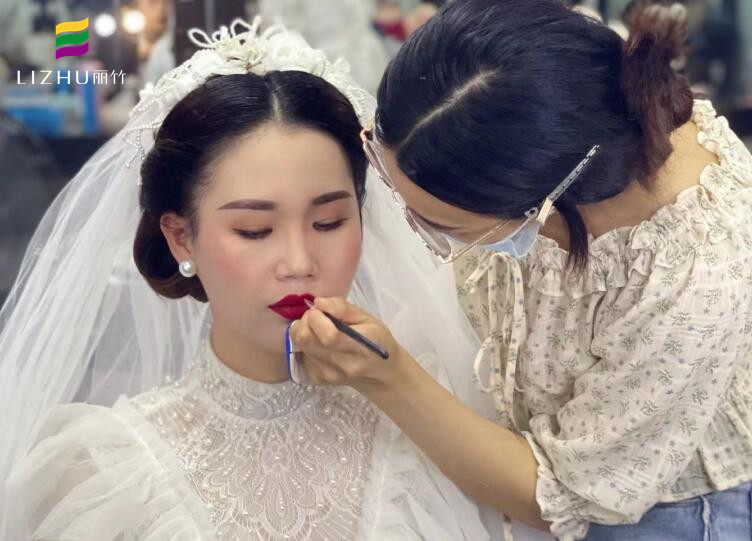 輕復(fù)古新娘造型 ，優(yōu)雅就是如此簡單