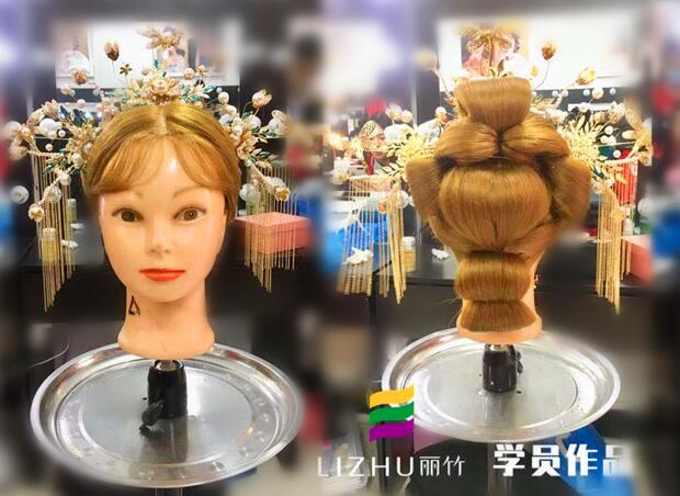 秀禾卷筒造型手法，廣西新娘化妝培訓(xùn)給你教程