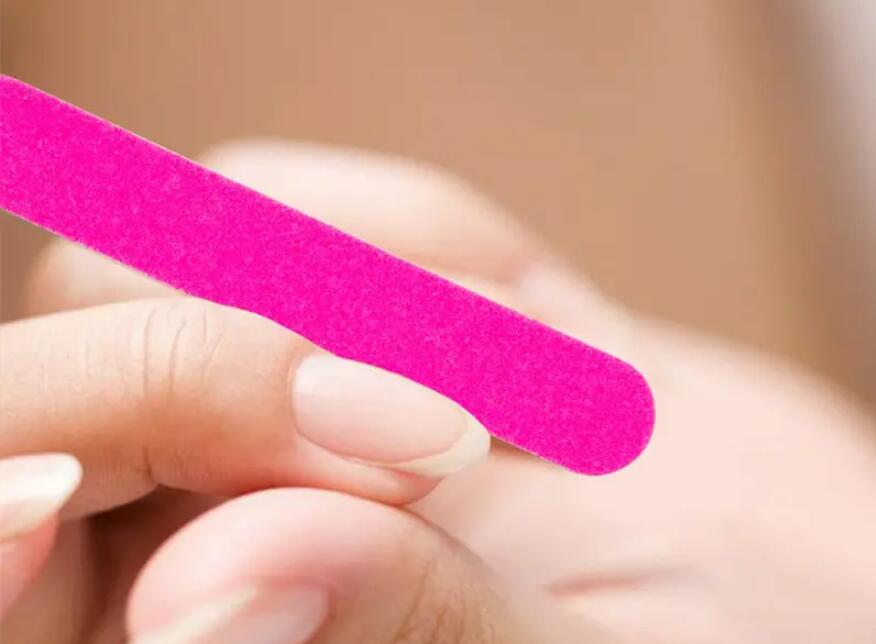 美甲為什么要打磨？南寧美甲師專業(yè)學(xué)校幫你