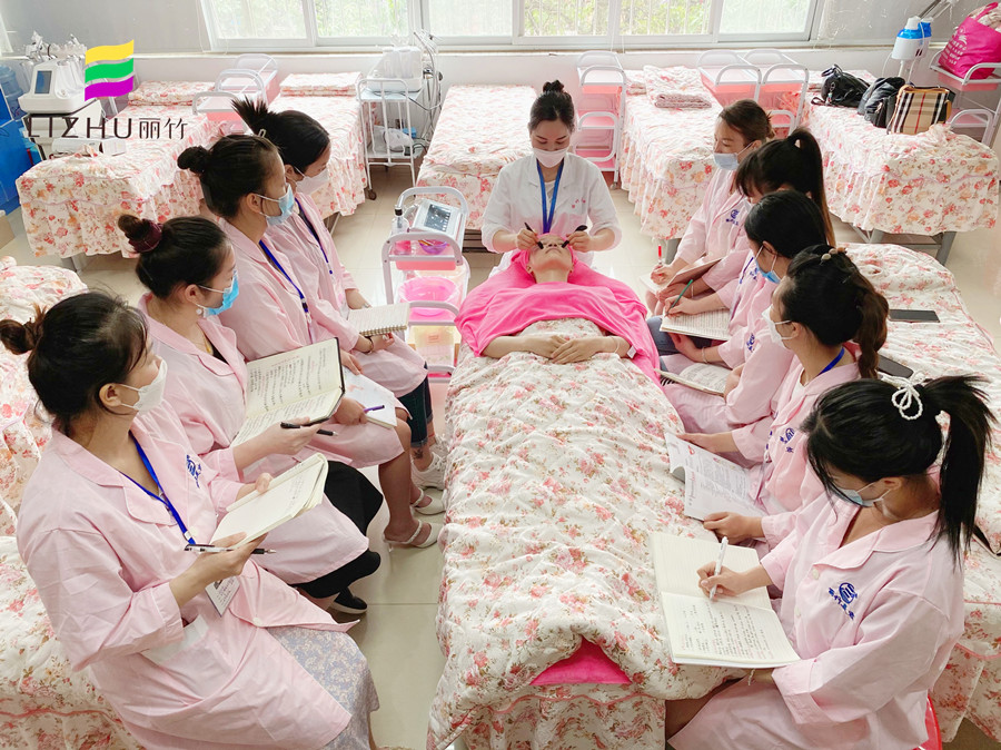 廣西美容理論知識：你為什么要眼部撥筋？