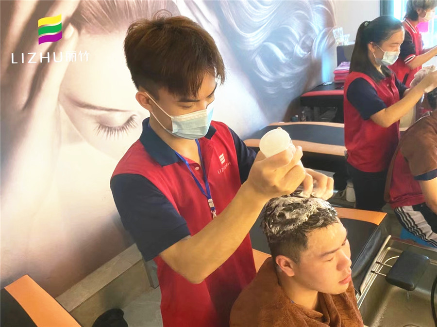 中式洗頭與泰式洗頭的不同，南寧美發(fā)洗頭學(xué)校專(zhuān)業(yè)解答