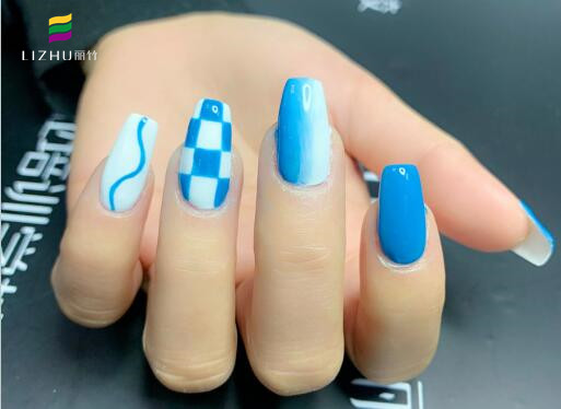 棋盤(pán)格美甲，南寧時(shí)尚美甲培訓(xùn)引領(lǐng)復(fù)古風(fēng)