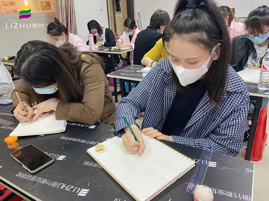 紋繡紙上練習(xí)的重要性，南寧專業(yè)紋繡學(xué)校幫你分析