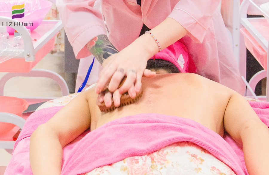 按摩刷刷背的好處，廣西美容按摩培訓(xùn)班課程