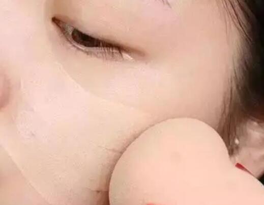 粉底液的正確存方法，南寧彩妝化妝培訓(xùn)教你