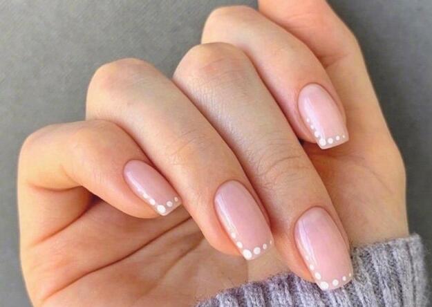 極簡風(fēng)單色美甲，展示南寧培訓(xùn)美甲哪家技術(shù)好