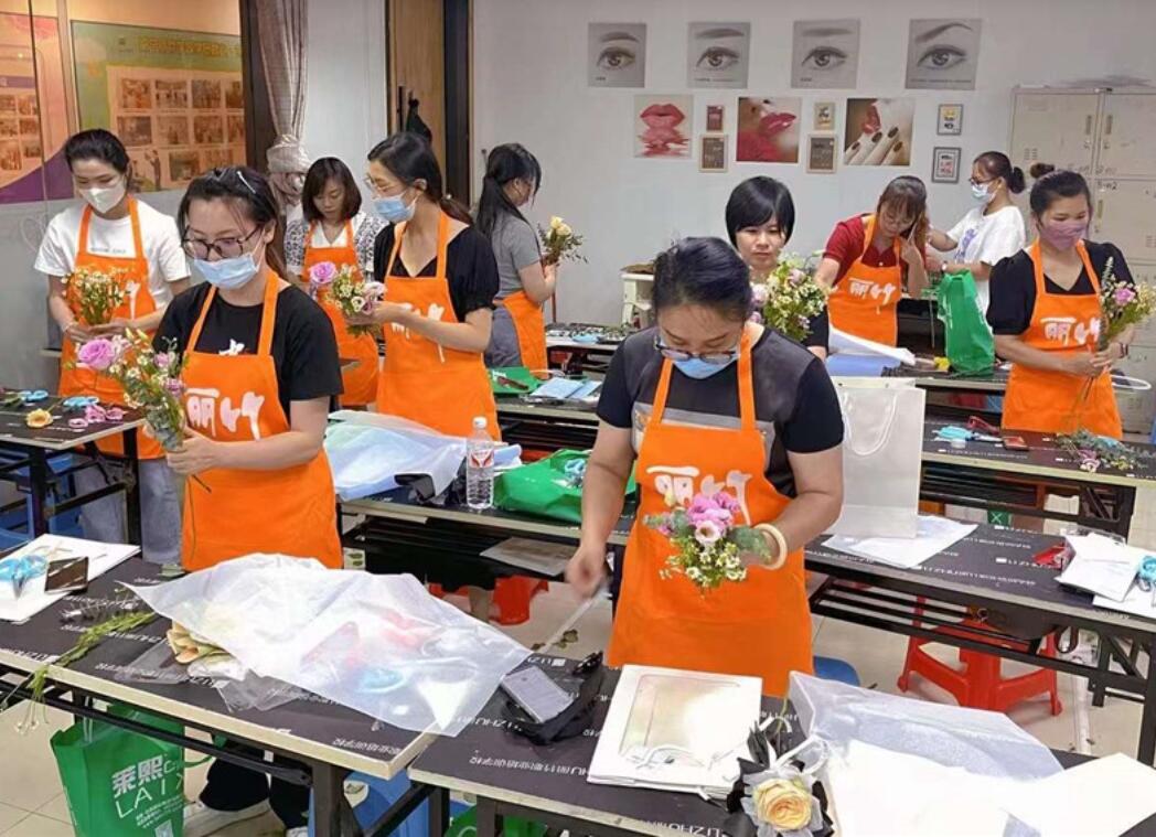 南寧花藝學(xué)校開(kāi)班，浪漫席卷而來(lái)