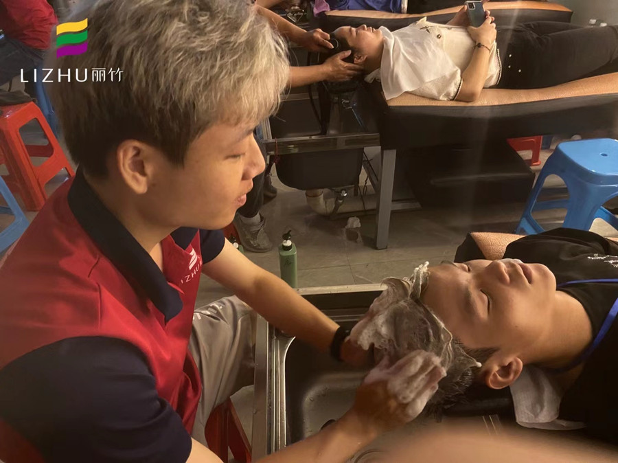 瑜伽洗頭的步驟，廣西洗護(hù)培訓(xùn)學(xué)校告訴你