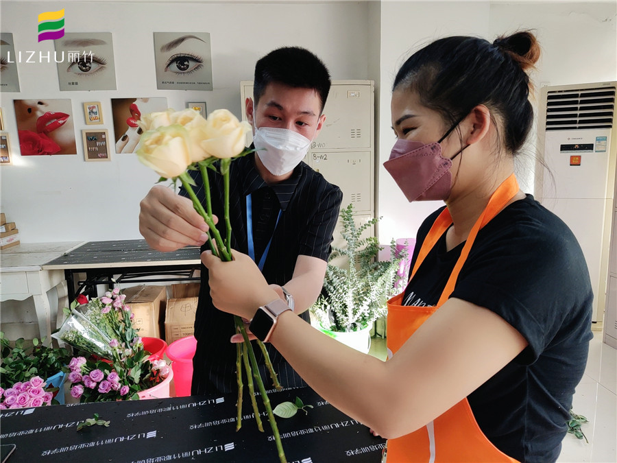 小型花束怎么包？南寧插花師培訓(xùn)班手把手教學(xué)