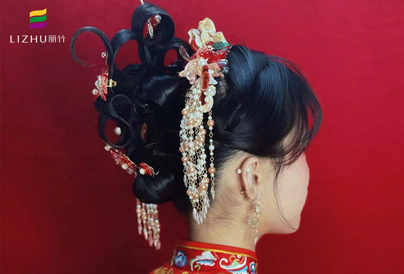 中式秀禾發(fā)型圖片，廣西學習化妝盤發(fā)教程