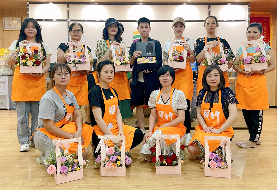 南寧花藝培訓班學員花藝畢業(yè)作品