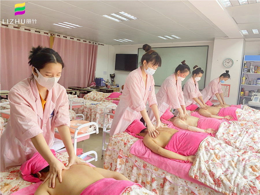 南寧美容實訓：推肩胛骨有什么好處