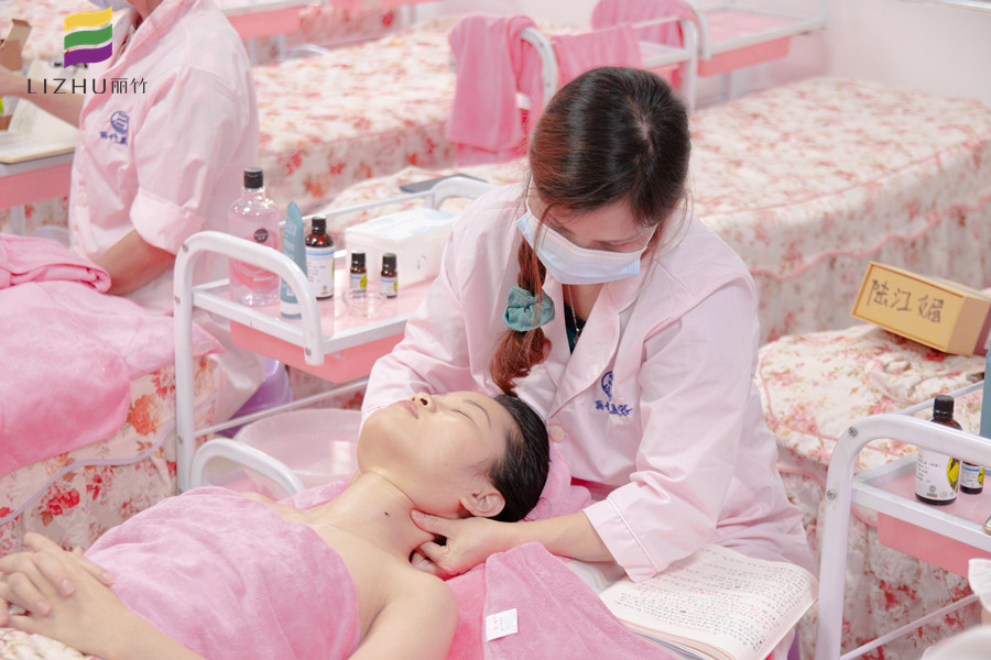 頸部提升美容手法，廣西南寧美容學校講解課程