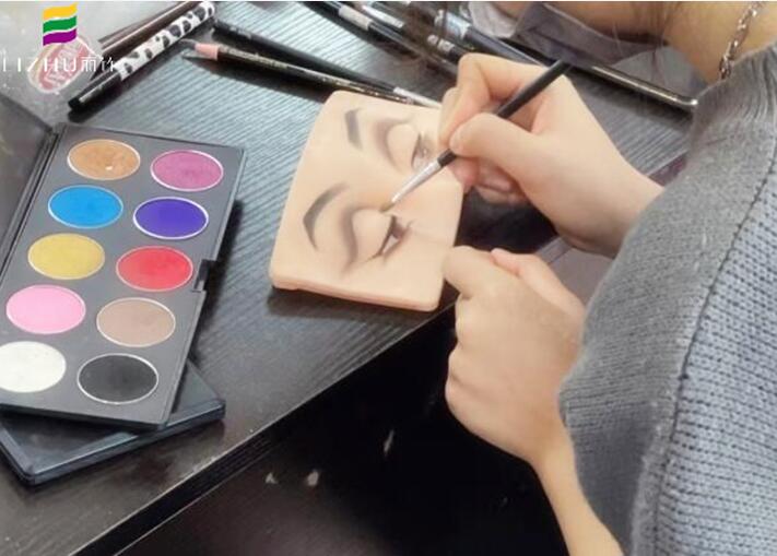 仿皮畫眼妝，南寧化妝學(xué)校眼妝教程