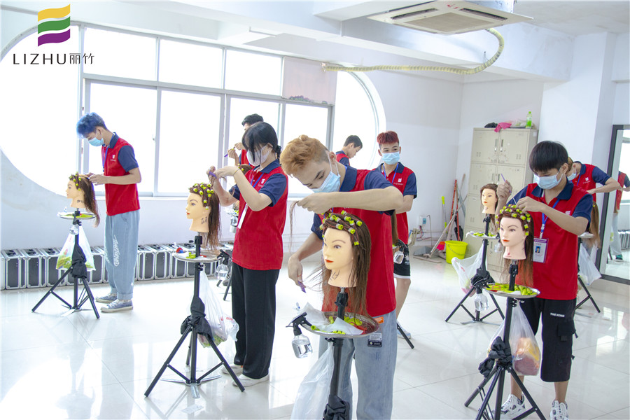 美發(fā)上杠如何加定型水？南寧培訓(xùn)燙發(fā)課程