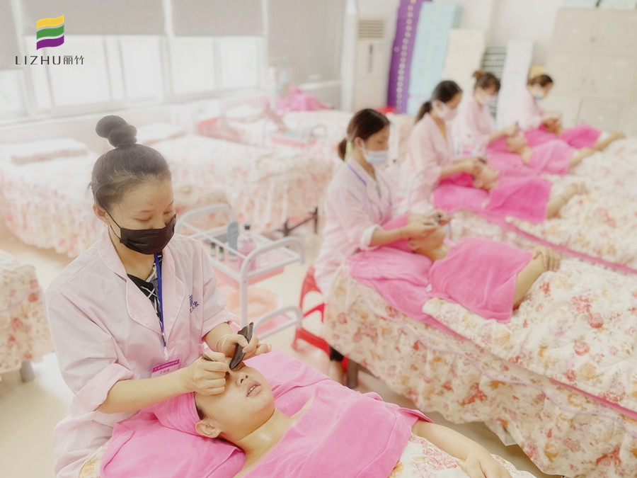 眼部刮痧的好處，南寧美容養(yǎng)生培訓(xùn)課程