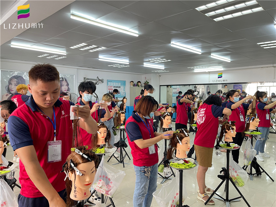 標(biāo)準(zhǔn)杠考核，南寧美發(fā)技師班現(xiàn)場實況