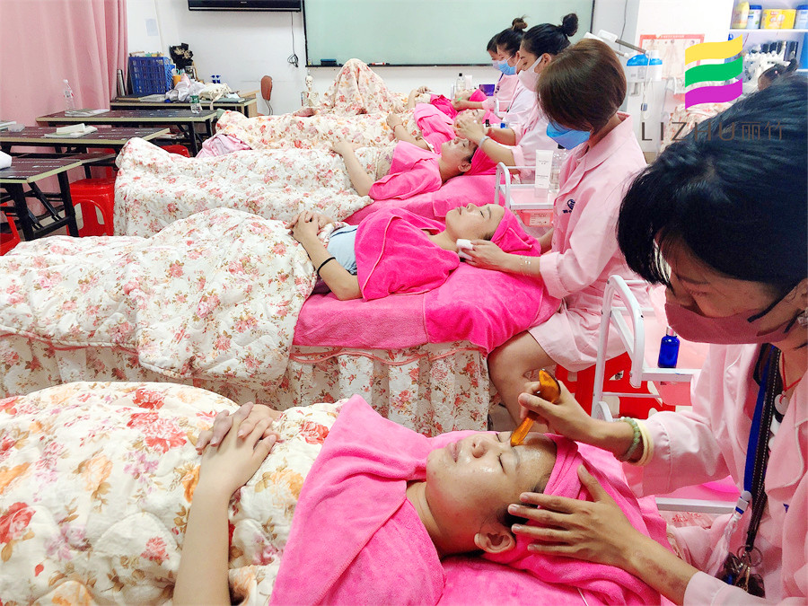 南寧學(xué)美容美體：你為什要進行額頭撥筋？