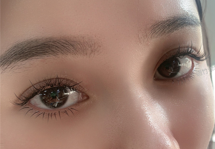 美睫真人實操，廣西美甲美睫學(xué)校教學(xué)實況