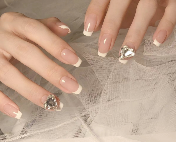 水鉆美甲圖片，南寧時(shí)尚美甲培訓(xùn)分享給你