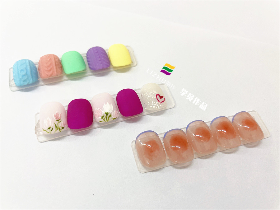 暈染款美甲&彩繪美甲 | 南寧培訓(xùn)美甲學(xué)校排名推薦