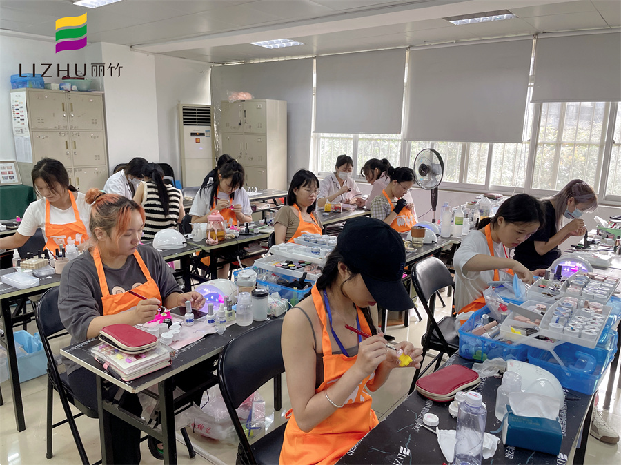 南寧美甲學(xué)校哪家好？南寧美甲學(xué)校哪家有實(shí)力？