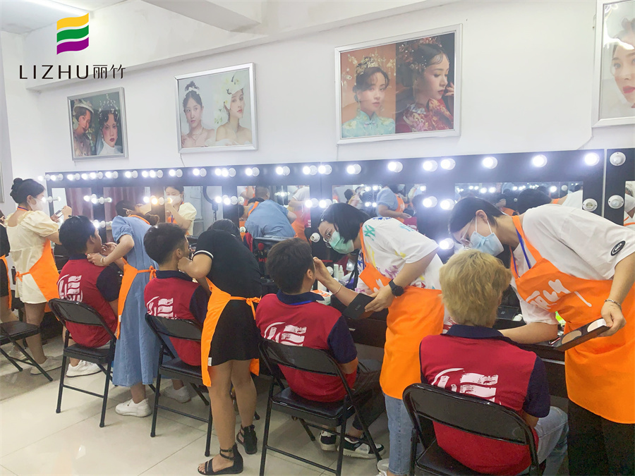 女士妝容和男士妝容的區(qū)別，廣西彩妝化妝專業(yè)培訓(xùn)課程