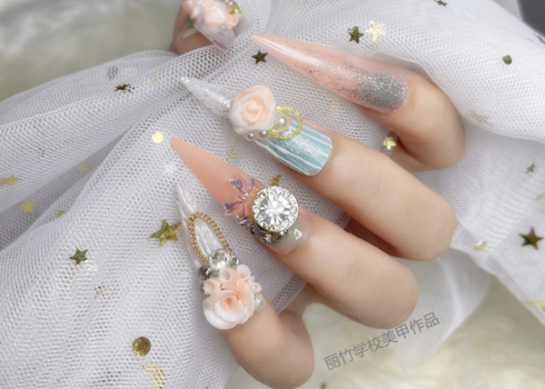 美甲掉漆補(bǔ)救方法，南寧美甲專(zhuān)業(yè)正規(guī)學(xué)校分享技巧