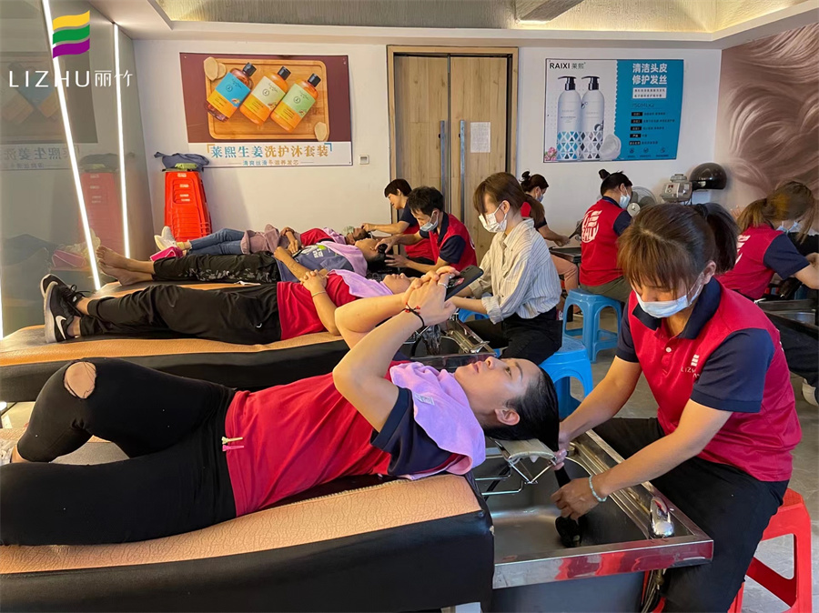 學(xué)美發(fā)店正確的洗頭方法，告訴你南寧哪里有洗頭培訓(xùn)技術(shù)？