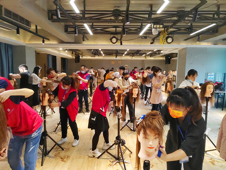 邊緣層次的常用修剪方法，南寧美發(fā)培訓(xùn)排行榜前十課堂筆記