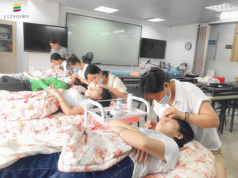 學(xué)美睫一般要多久學(xué)會(huì)？南寧學(xué)美睫要多少錢