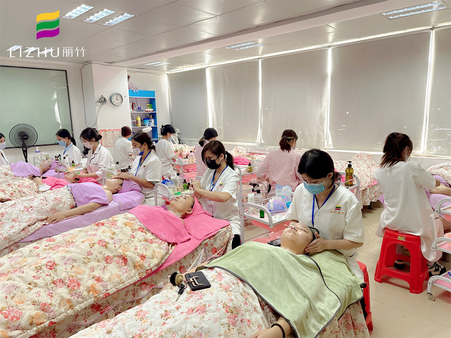 秋季如何敷面膜？南寧面部護(hù)理基礎(chǔ)班課程分享