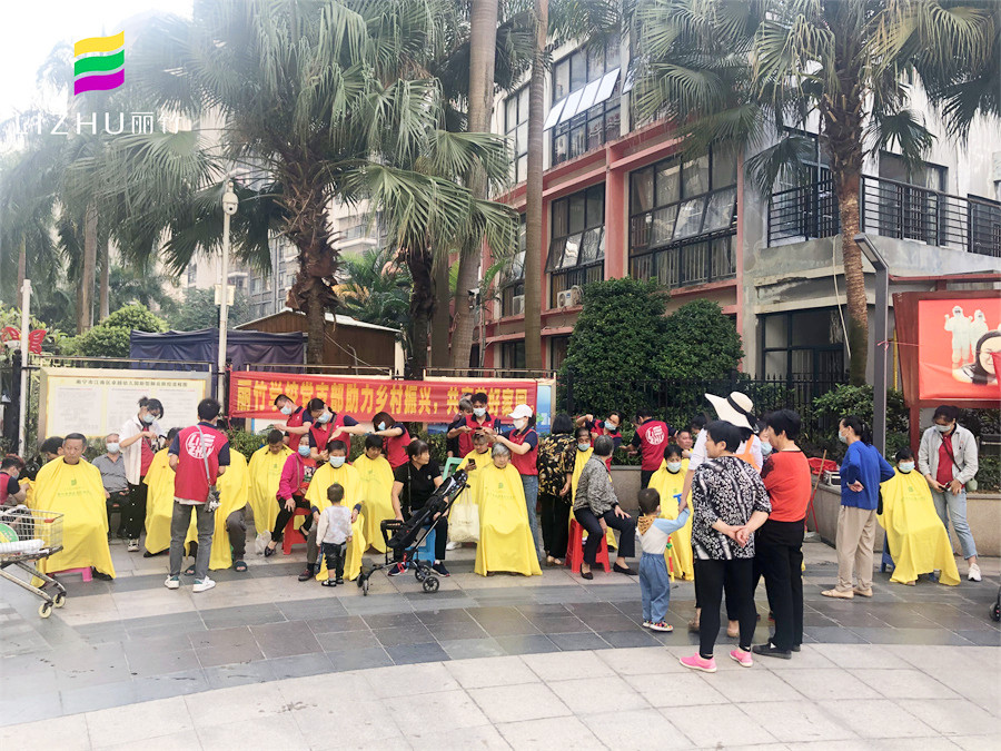 南寧美容美發(fā)學(xué)校公益活動，居民們連連稱贊