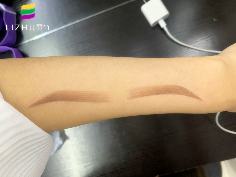 為什么要在手上畫眉？廣西化妝課堂練習(xí)