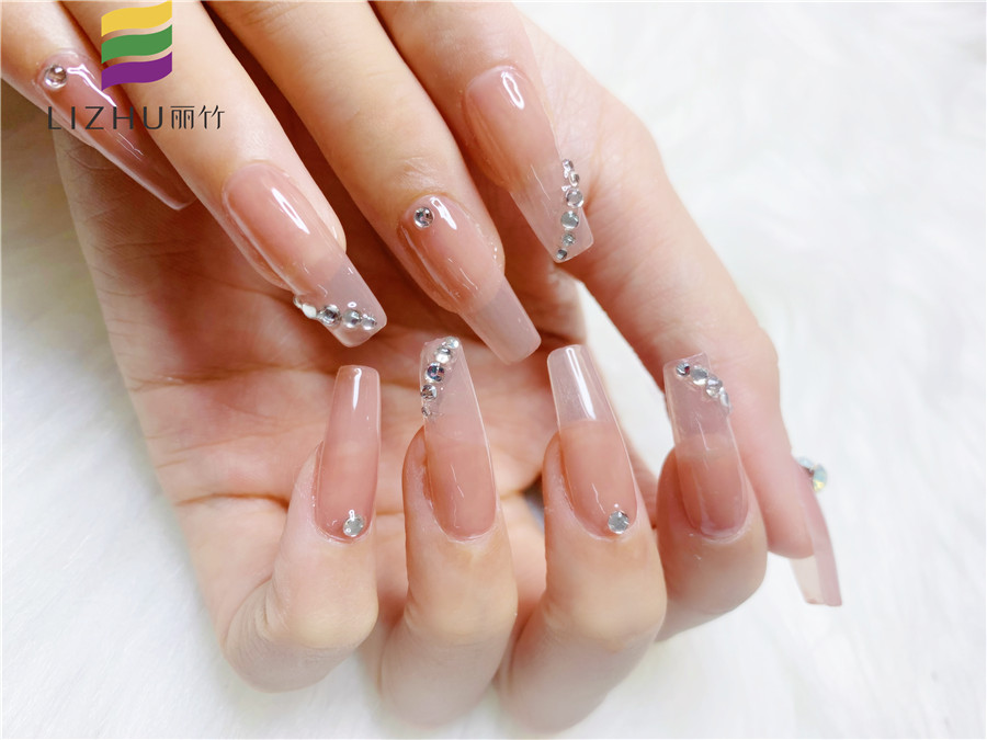 冬天做美甲的注意事項，南寧培訓(xùn)美甲師課件教學(xué)內(nèi)容