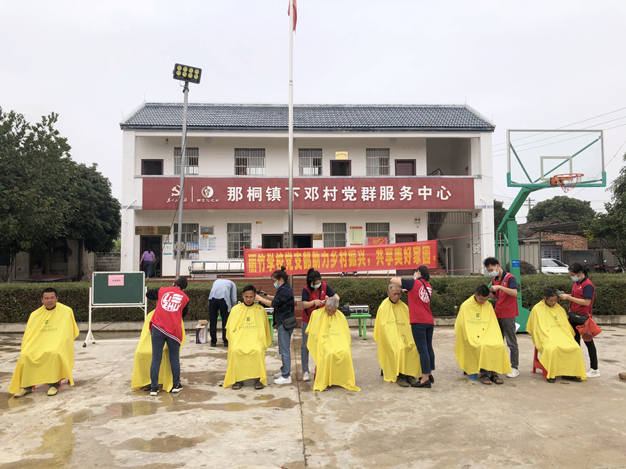 南寧美發(fā)培訓(xùn)學(xué)校“三下鄉(xiāng)”活動(dòng)，群眾連連稱贊