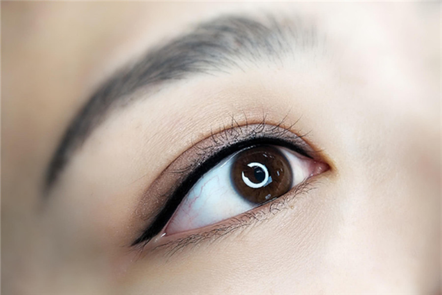 美瞳線發(fā)藍暈色怎么辦？南寧紋繡學美瞳線
