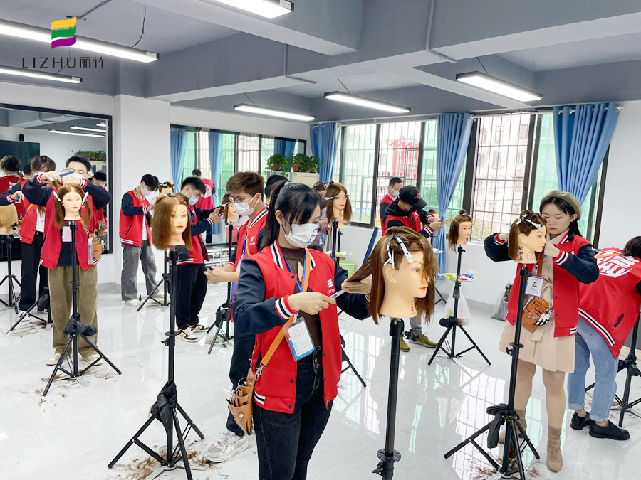 南寧學(xué)美發(fā)剪發(fā)：不同長(zhǎng)度碎發(fā)怎么剪？